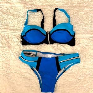 New without tags zipper swimsuit